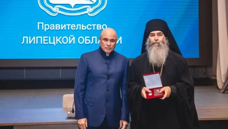 Губернатор вручил медали «За помощь СВОим» священнослужителям Липецкой области