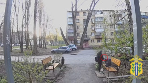 Безработная жительница Волгоградской области украла сумку несовершеннолетней липчанки и попала на камеры
