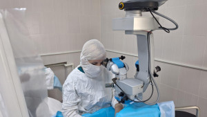 Офтальмологи клинического центра вернули пациента к полноценной жизни