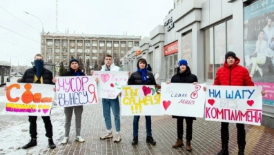 Молодогвардейцы Липецка организовали флешмоб «Дорогая, ты права!»