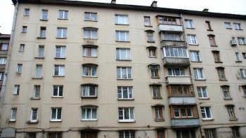 В Липецке на улице Стаханова женщина упала с высоты 9 этажа 