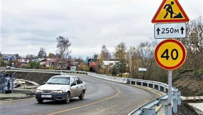 Временный мост открыт для движения в Чаплыгине