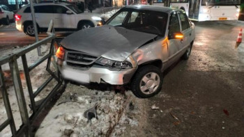 Девушка получила травмы после столкновения легковушки и автобуса в Липецке