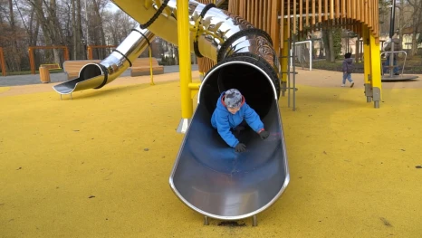 В Нижнем парке открыли детскую площадку