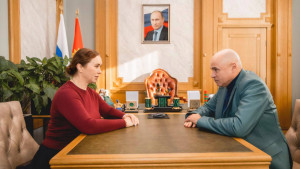 Игорь Артамонов вручил Татьяне Дьяконовой Почётный знак «Во славу земли Липецкой»