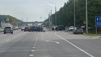 Три человека пострадали в столкновении четырёх автомобилей в Липецке