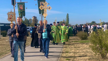 Православные совершили крестный ход в день памяти Силуана Афонского