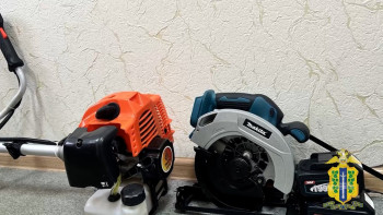 В Липецке задержали подозреваемых в краже инструментов из гаража