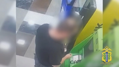 Липчанин похитил 5 тысяч рублей из купюроприемника банкомата и потратил на себя