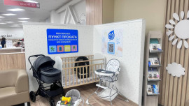 В липецком МФЦ появился уголок с детской кроваткой и коляской