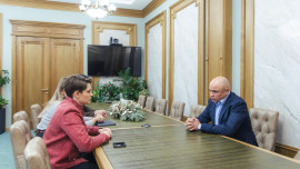 Игорь Артамонов обсудил развитие молодёжного волонтёрства и донорства с липецкой финалисткой проекта «ГосСтарт»