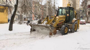 Коммунальщики разгребают последствия первого в 2023 году большого снегопада в Липецке