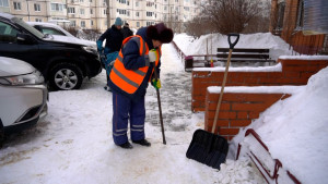 В Липецке продолжается борьба с последствиями снегопада