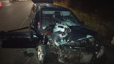 «Лада Калина» врезалась в столб в Задонском районе: пострадали водитель и пассажир