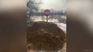 В деревне Вихровка подтопило дорогу