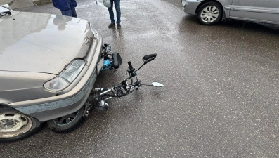 В Липецке в серьезном двойном ДТП пострадал водитель электровелосипеда 