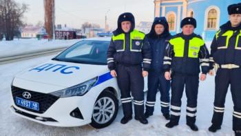 Госавтоинспекторы в Данковском районе помогли семье добраться в больницу