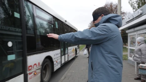 Председатель департамента транспорта Липецка попробовал себя в роли незрячего