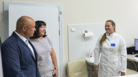 Игорь Артамонов пообщался с молодыми врачами Долгоруковской больницы Липецкой области