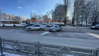 Водитель «Гранты» пострадал в столкновении с иномаркой в Липецке