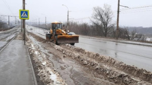 За выходные с городских дорог вывезли свыше десяти тысяч кубометров снега