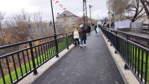 В районе Сокол в Липецке появился новый безопасный пешеходный мост