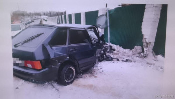 В Данкове ВАЗ влетел в забор