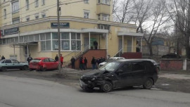 В Липецке в двойном столкновении пострадали водитель и пассажирка