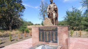 Липецкие строители восстановили два мемориала в подшефном Володарском округе ДНР