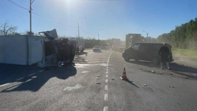 В Елецком районе пострадал водитель перевернувшегося автофургона