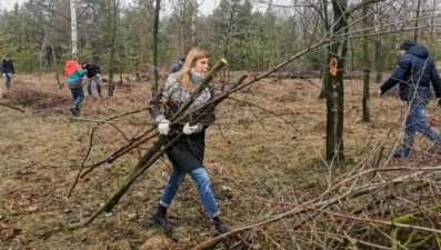 Евгения Уваркина и 150 липчан провели первый общегородской субботник