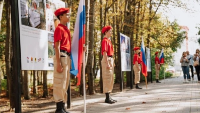 Выставка, посвященная годовщине воссоединения новых регионов с Россией, открылась в парке Победы в Липецке