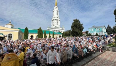 Тысячи верующих празднуют день памяти Тихона Задонского в Задонске