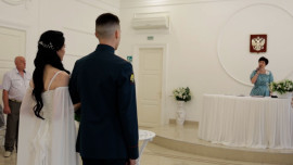 Роман Ченцов и Евгения Фрай поздравили липецкого участника СВО со свадьбой