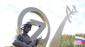 Памятный монумент воинам России открыли на Аллее Героев в Данкове Липецкой области