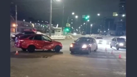 «Лада Гранта» столкнулась с «Вортексом» на 23 февраля