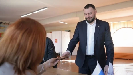 Вице-губернатор Липецкой области Роман Балашов проголосовал в родной школе