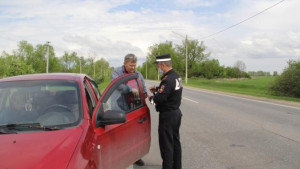 Автоинспекторы выявляют выезды на «встречку»