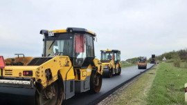 На трассе Елец-Красное укладывают второй слой асфальта