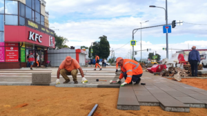 На площади Заводской завершается укладка верхнего слоя асфальта