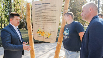 Мэр Липецка Роман Ченцов остался недоволен стройкой детской площадки в Нижнем парке