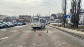 В Липецке женщина попала под колеса автобуса