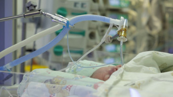 В Липецком областном перинатальном центре ежегодно выхаживают более 350 недоношенных малышей