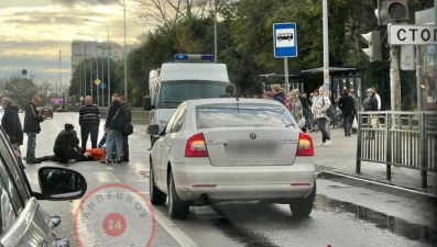 Автомобиль сбил девушку напротив автовокзала в Липецке