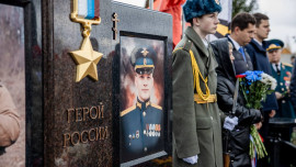 Памятник Герою России Никите Сёмочкину открыли в Ельце