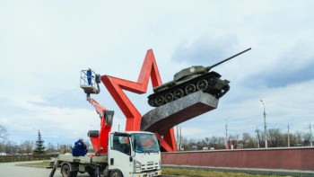 В Липецке ремонтируют подсветку памятников к предстоящим майским праздникам