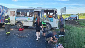 В Хлевенском районе перевернулся служебный автобус с пассажирами 