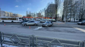 Водитель «Гранты» пострадал в столкновении с иномаркой в Липецке