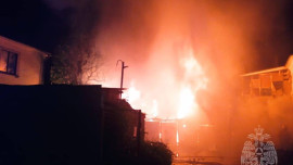 Пожарные спасли от огня 4 дома, 2 гаража и магазин в Усмани