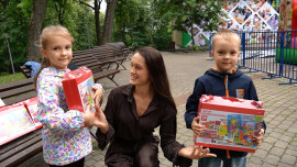 Наборы первоклассника подарили детям бойцов СВО и из семей, находящихся в трудной жизненной ситуации